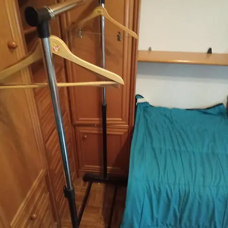 Centrica Economica Homestay szállás *